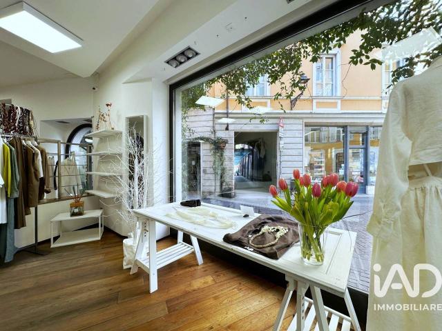 Locale Commerciale in vendita a Comunità della Vallagarina, Borgo Sacco