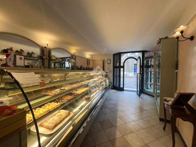 Locale Commerciale in vendita a Comunità della Vallagarina, Borgo Sacco