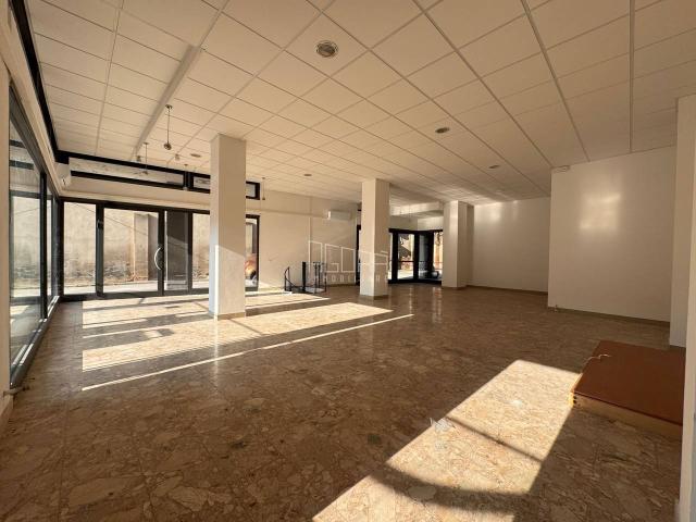 Locale Commerciale in vendita a Rovigo, Veneto
