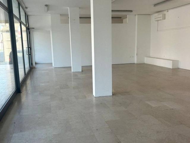 Locale Commerciale in vendita a Rovigo, Veneto