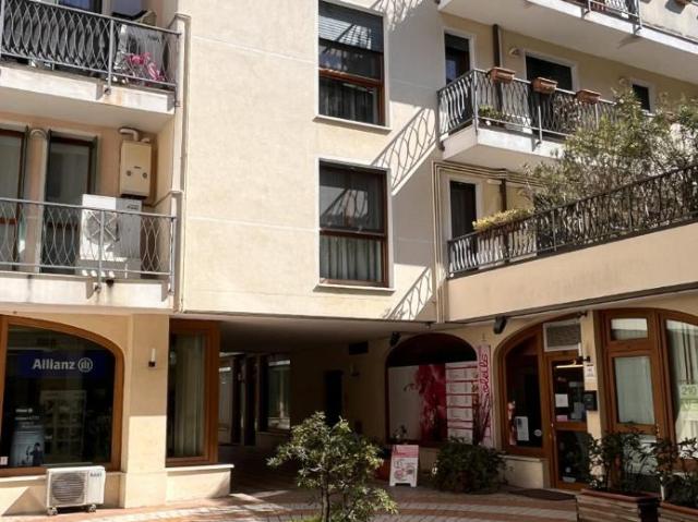 Locale Commerciale in vendita a Commenda, Rovigo