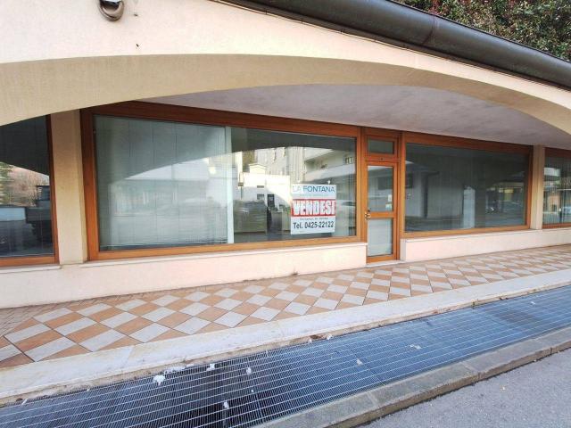 Locale Commerciale in vendita a Commenda, Rovigo