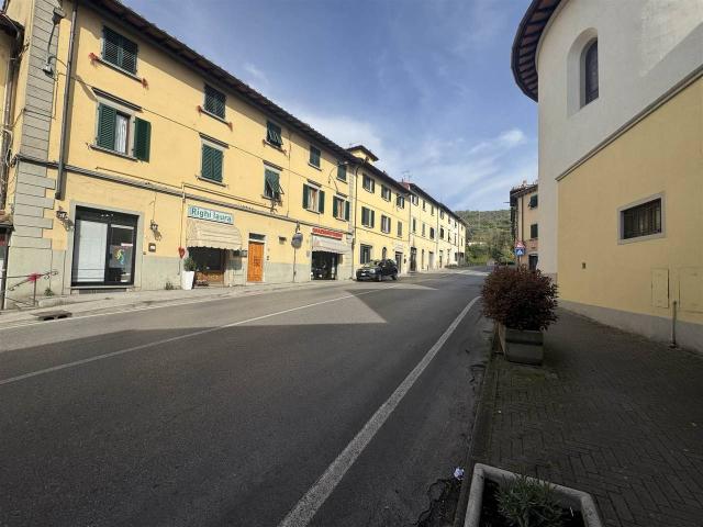 Locale Commerciale in vendita a Unione di Comuni Valdarno e Valdisieve, Rufina