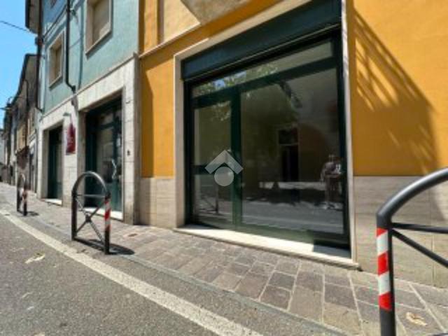 Locale Commerciale in vendita a Piemonte, Alessandria