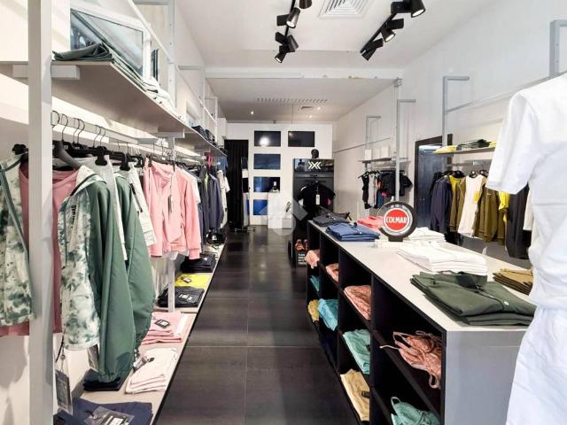 Locale Commerciale in vendita a Comunità Montana Parco Alto Garda bresciano, Salò