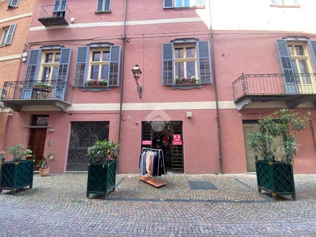 Locale Commerciale in vendita a Piemonte, Cuneo
