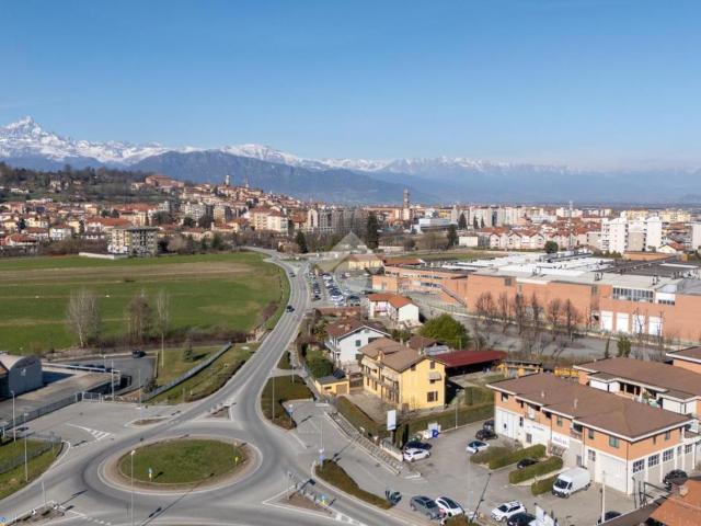 Locale Commerciale in vendita a Piemonte, Cuneo