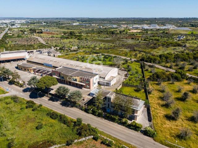 Locale Commerciale in vendita a Puglia, Lecce