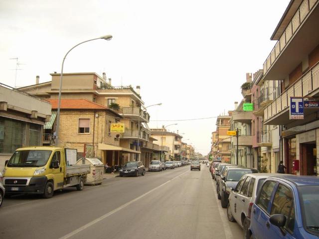 Locale Commerciale in vendita a Mare, Marche
