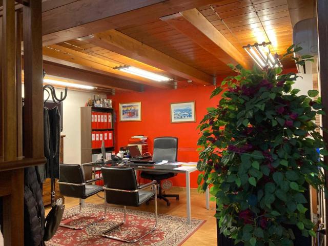 Locale Commerciale in vendita a Mare, Marche