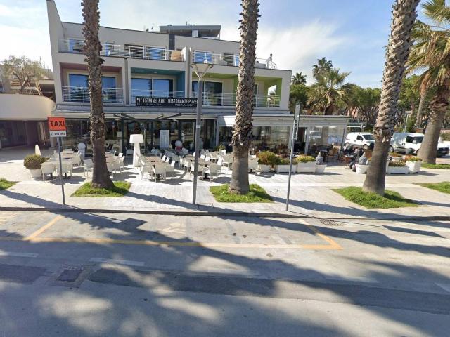 Locale Commerciale in vendita a Mare, Marche