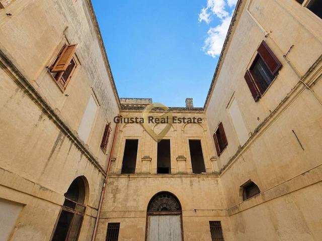Locale Commerciale in vendita a Puglia, Lecce