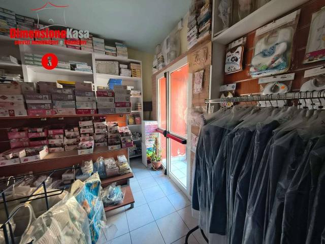 Locale Commerciale in vendita a Cancello Scalo, San Felice A Cancello