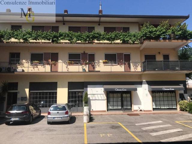 Locale Commerciale in vendita a Castello, San Giovanni Ilarione