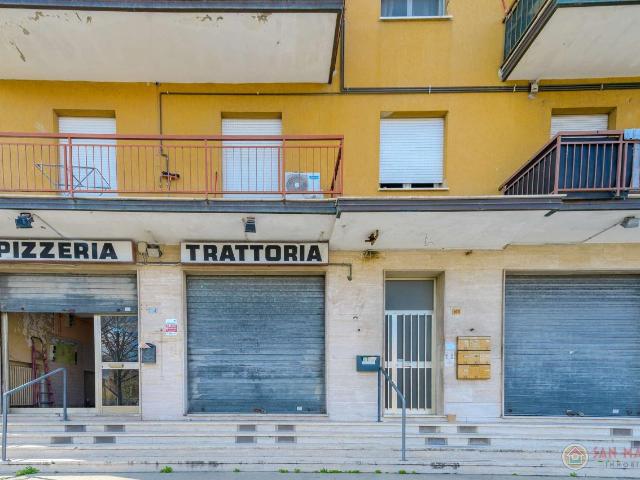 Locale Commerciale in vendita a Unione Terre d'Acqua, San Giovanni In Persiceto