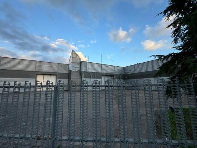 Locale Commerciale in vendita a San Giustino, Umbria