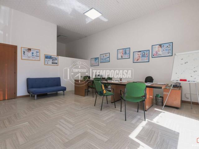 Locale Commerciale in vendita a Cicogna, San Lazzaro