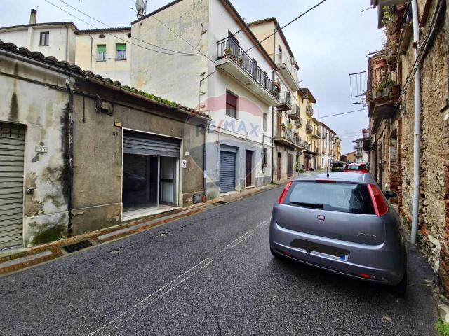 Locale Commerciale in vendita a Calabria, Cosenza