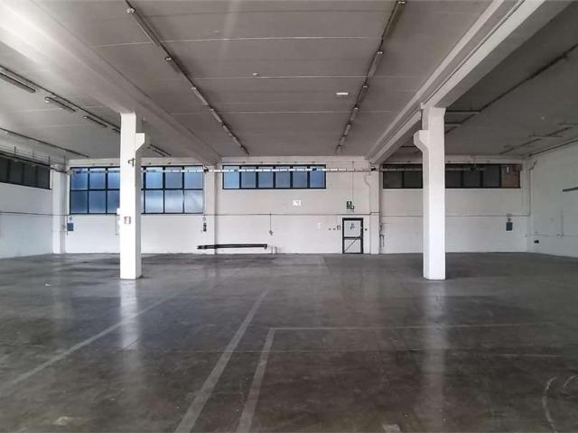 Locale Commerciale in vendita a Serravalle