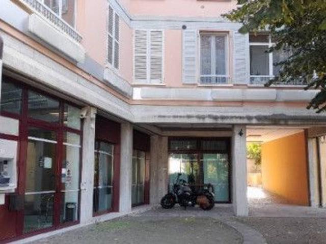 Locale Commerciale in vendita a Val d’Enza, Re
