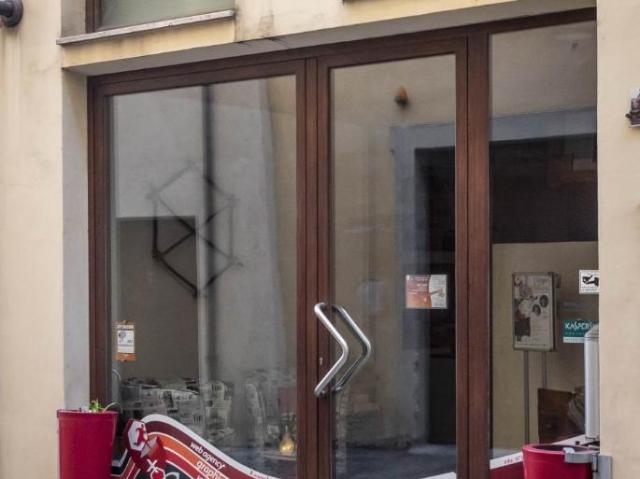 Locale Commerciale in vendita a Marche, Macerata
