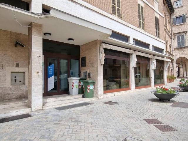 Locale Commerciale in vendita a Castello al Monte, Marche