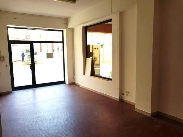 Locale Commerciale in vendita a Marche, Macerata