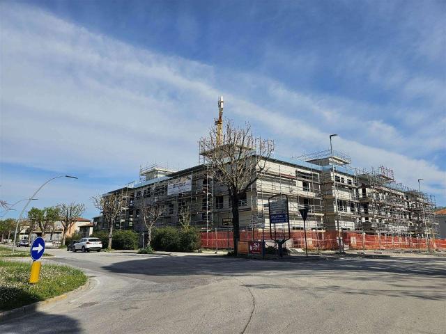Locale Commerciale in vendita a Settempeda, Marche