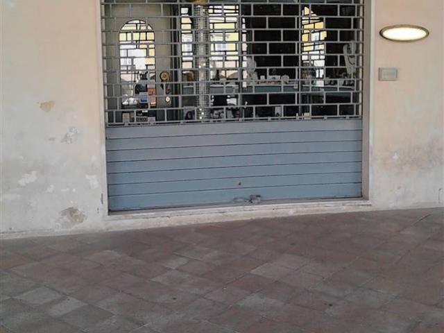 Locale Commerciale in vendita a Castello al Monte, Marche