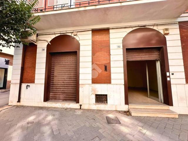 Locale Commerciale in vendita a San Severo, Foggia