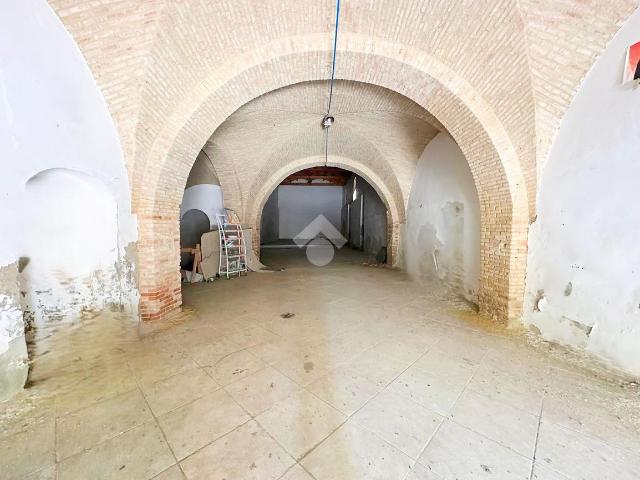 Locale Commerciale in vendita a San Severo, Foggia