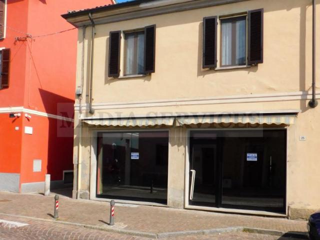 Locale Commerciale in vendita a Sannazzaro De' Burgondi, Lombardia