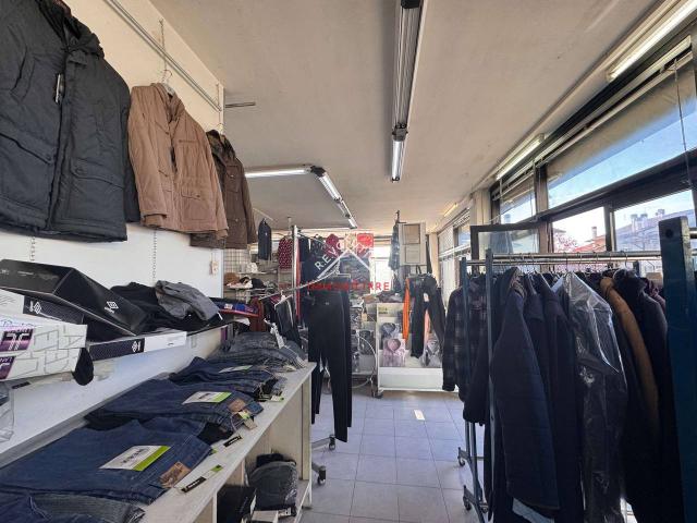 Locale Commerciale in vendita a Sansepolcro, Toscana