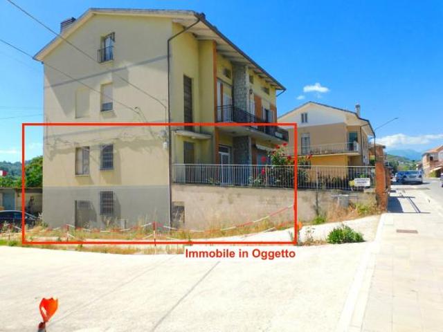 Locale Commerciale in vendita a Marche, Macerata