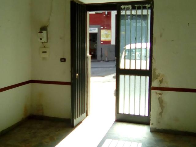 Locale Commerciale in vendita a Sant'antimo, Campania