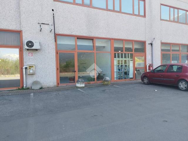 Locale Commerciale in vendita a Maisonetta, Piemonte