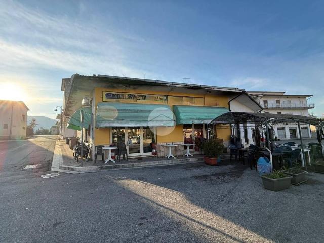 Locale Commerciale in vendita a Sant'apollinare, Lazio