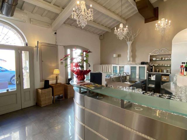 Locale Commerciale in vendita a Unione di comuni Valmarecchia, Santarcangelo Di