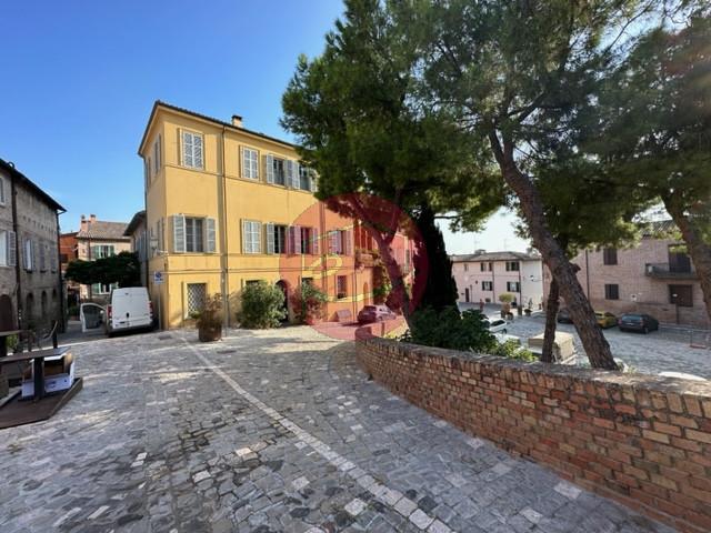 Locale Commerciale in vendita a Unione di comuni Valmarecchia, Santarcangelo Di