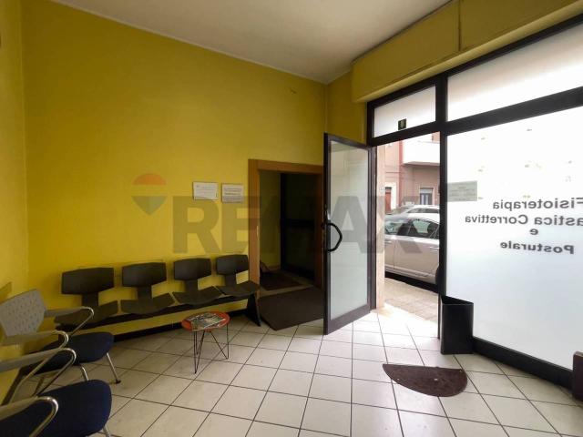 Locale Commerciale in vendita a Puglia, Bari