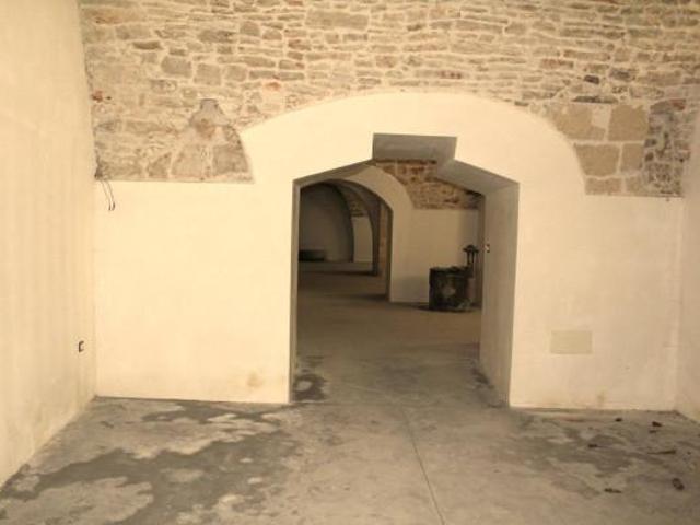 Locale Commerciale in vendita a Puglia, Bari