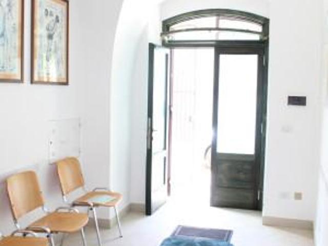 Locale Commerciale in vendita a Puglia, Bari