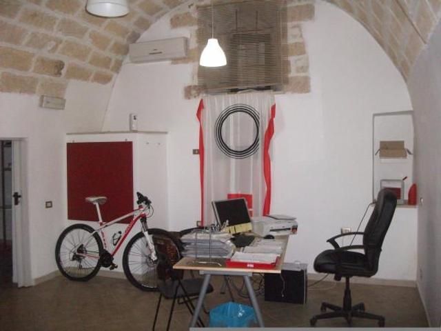 Locale Commerciale in vendita a Puglia, Bari