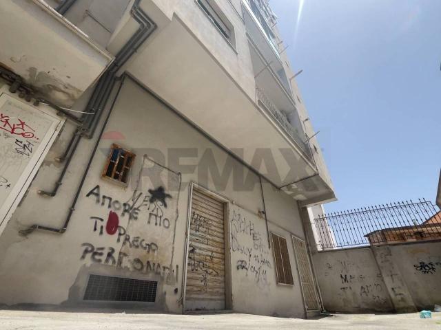 Locale Commerciale in vendita a Puglia, Bari