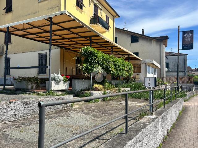Locale Commerciale in vendita a Ponzano Magra, Santo Stefano Di Magra