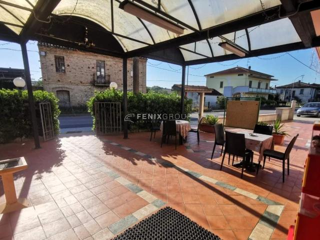 Locale Commerciale in vendita a Unione dei Comuni della Val Vibrata, Sant'omero