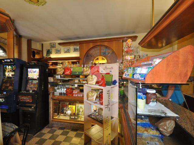 Locale Commerciale in vendita a Sarnico, Lombardia