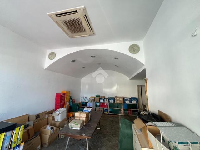 Locale Commerciale in vendita a Sarzana, Liguria