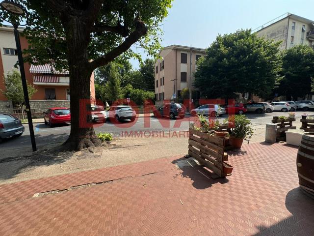 Locale Commerciale in vendita a Olmo, Sarzana