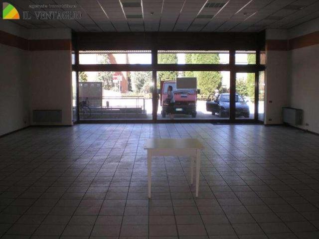 Locale Commerciale in vendita a Unione dei comuni del Distretto Ceramico, Sassuolo